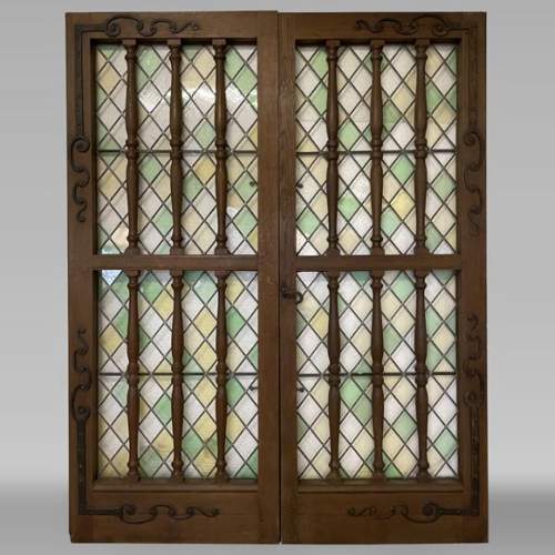 Double porte en chêne à décor de vitrail, XXe siècle