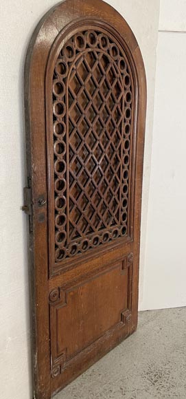 Porte d'entrée en chêne au décor ajouré et sommet cintré-1