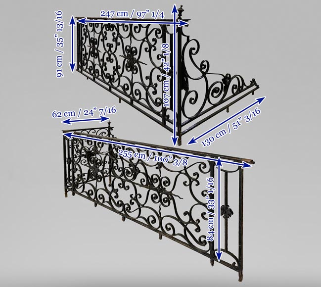 Deux garde-corps de balcon en fer forgé, XIXe siècle - Monumental et