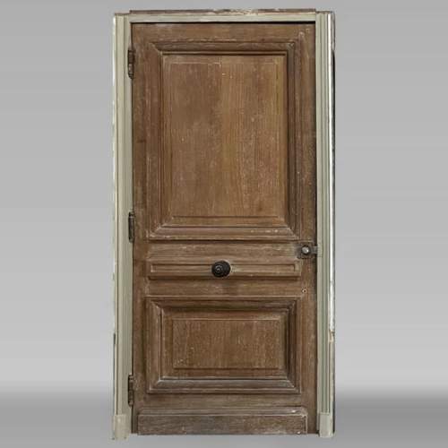 Porte ancienne simple en chêne avec châssis