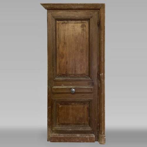 Porte ancienne simple en chêne avec châssis