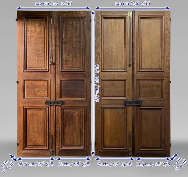 Paire de deux grandes portes en chêne panneautées-11