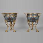 Louis - Constant SEVIN et Ferdinand BARBEDIENNE - Belle paire de vases d'ornement en bronze et émail cloisonné, vers 1862