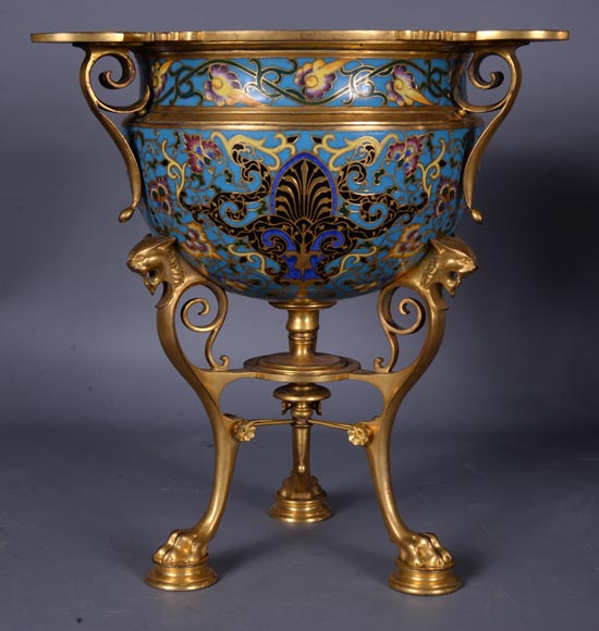 Louis - Constant SEVIN et Ferdinand BARBEDIENNE - Belle paire de vases d'ornement en bronze et émail cloisonné, vers 1862-5