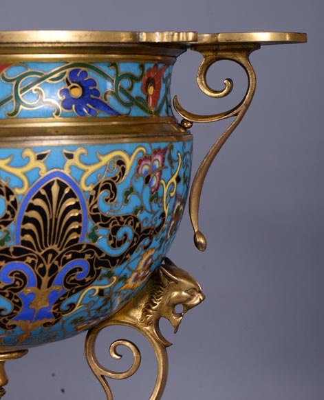 Louis - Constant SEVIN et Ferdinand BARBEDIENNE - Belle paire de vases d'ornement en bronze et émail cloisonné, vers 1862-8