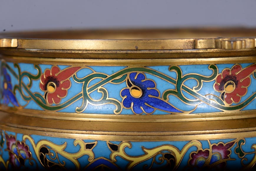 Louis - Constant SEVIN et Ferdinand BARBEDIENNE - Belle paire de vases d'ornement en bronze et émail cloisonné, vers 1862-9