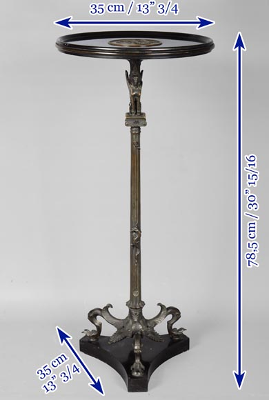 Petit guéridon de style Néo-classique en bronze patiné et marbre noir fin de Belgique au décor de sphinge et lézard-10