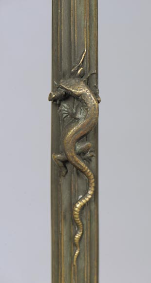Petit guéridon de style Néo-classique en bronze patiné et marbre noir fin de Belgique au décor de sphinge et lézard-6