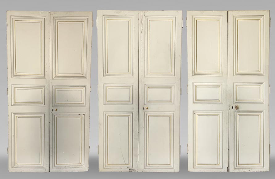 Lot de trois double portes en bois peint-0