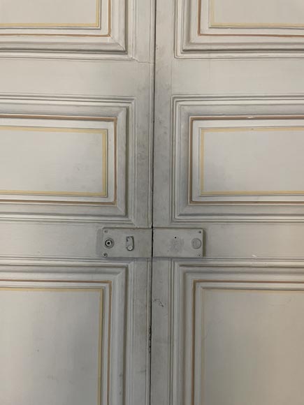 Lot de trois double portes en bois peint-8