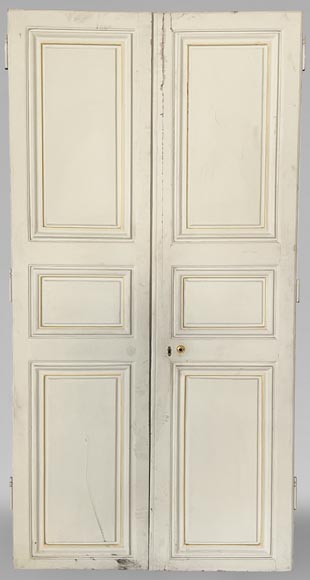 Lot de trois double portes en bois peint-11