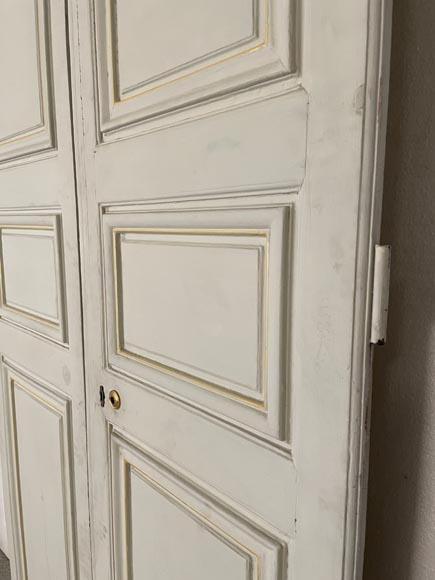 Lot de trois double portes en bois peint-13