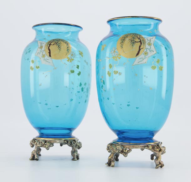 CRISTALLERIE DE BACCARAT et Eugène ROUSSEAU (modèle de), Paire de vases « Clair de Lune » en cristal bleu et monture en bronze doré, vers 1875-1890-0