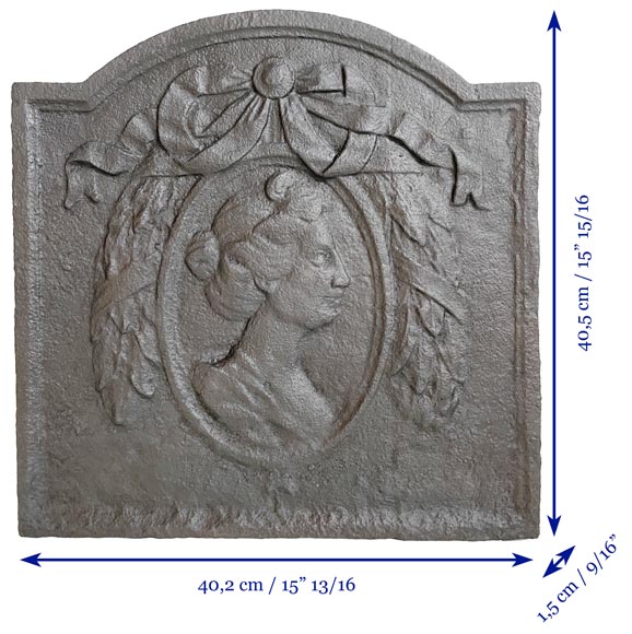 Plaque de cheminée de style Louis XVI au profil de femme-7