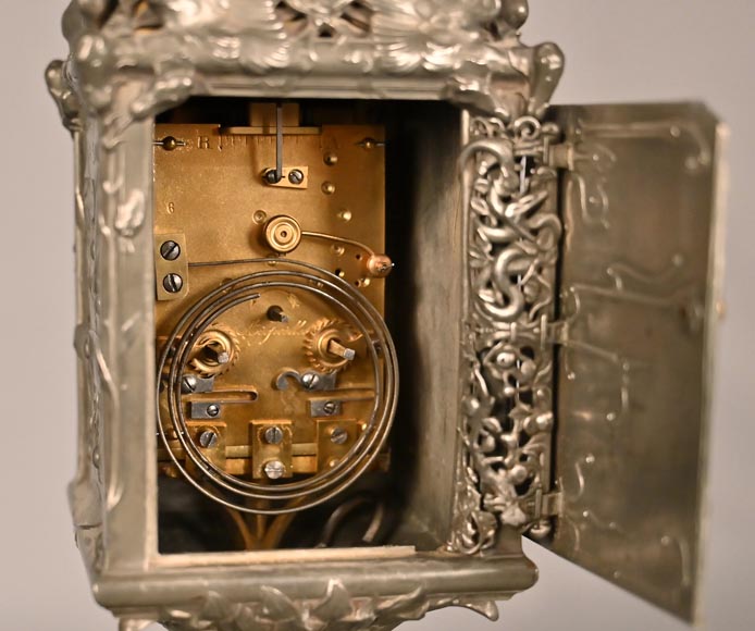 Jules BRATEAU, horloge à quatre faces sur un haut pied carré-7