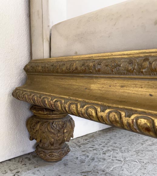 Lit en bois doré et sculpté au très riche décor Rocaille et aux dragons provenant de l'appartement de Marlène Dietrich-12
