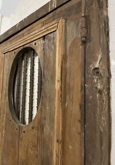 Petit porte ancienne simple en chêne avec ouverture ovale-4