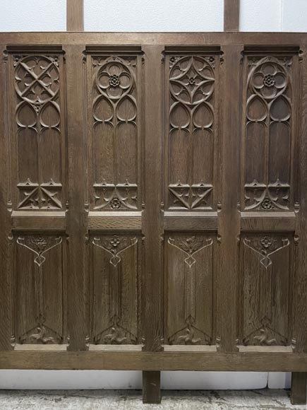 Elements de soubassement de boiserie en chêne de style Néo-gothique-1