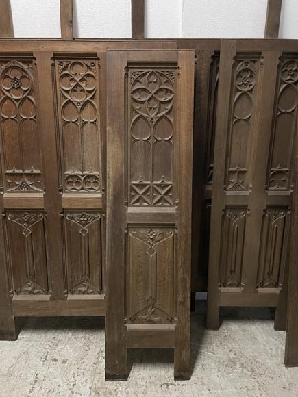 Elements de soubassement de boiserie en chêne de style Néo-gothique-2