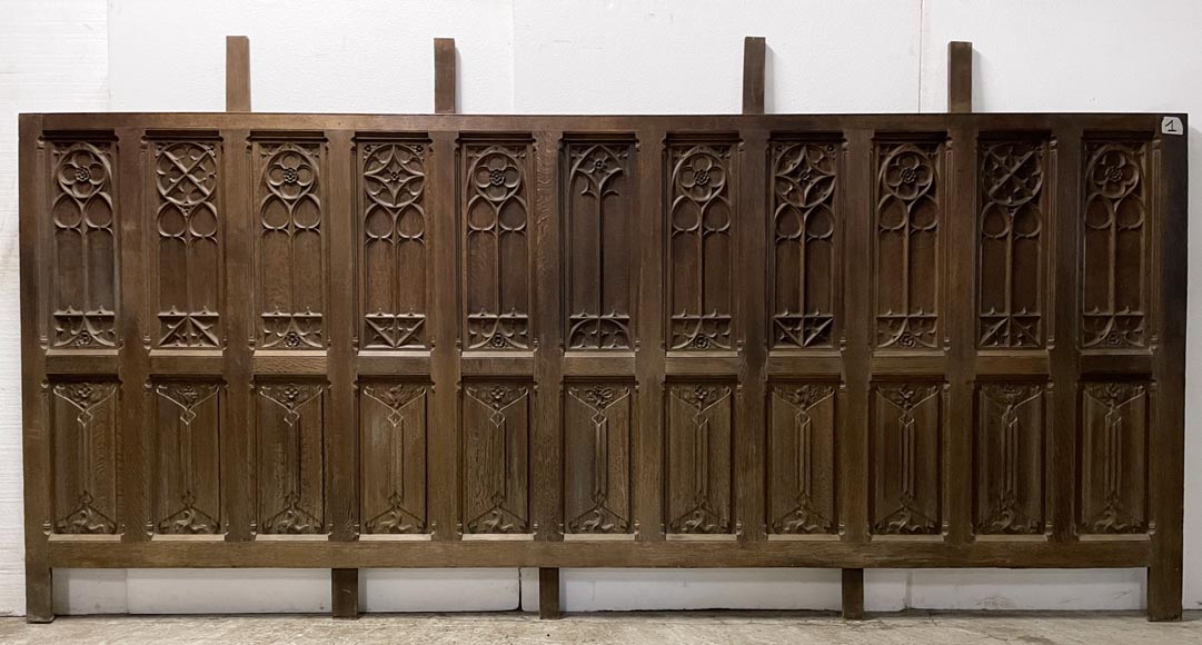 Elements de soubassement de boiserie en chêne de style Néo-gothique-8