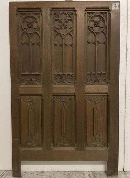 Elements de soubassement de boiserie en chêne de style Néo-gothique-11