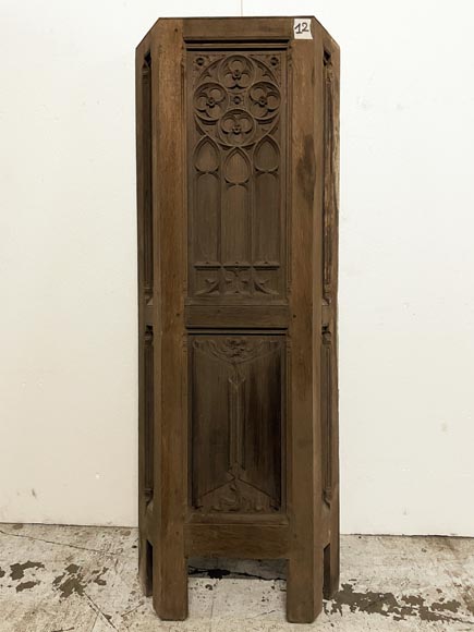 Elements de soubassement de boiserie en chêne de style Néo-gothique-15