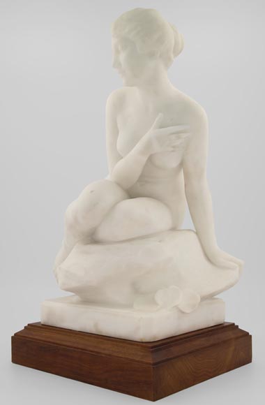 « Vénus surprise au bain », sculpture en marbre de Carrare, fin du XIXe siècle-3