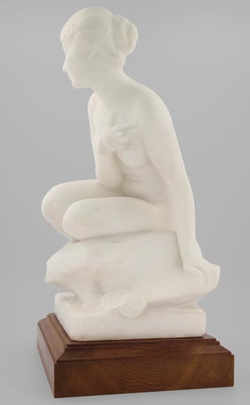« Vénus surprise au bain », sculpture en marbre de Carrare, fin du XIXe siècle-6