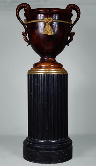 Vase monumental de style Napoléon III en céramique, en bronze et bois noirci-0