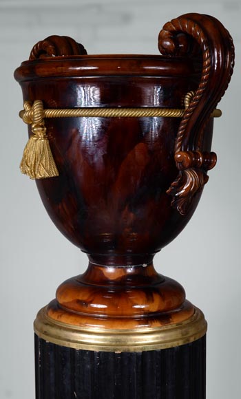 Vase monumental de style Napoléon III en céramique, en bronze et bois noirci-3