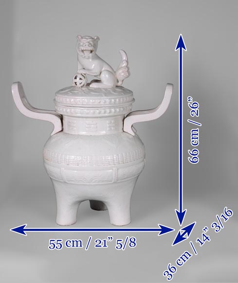 Gallé pour l'Escalier de Cristal, Paire de pots couverts ornés d'un chien de Fô sur le couvercle reprenant la forme traditionnelle d'un  brûle-parfum chinois, vers 1870-18