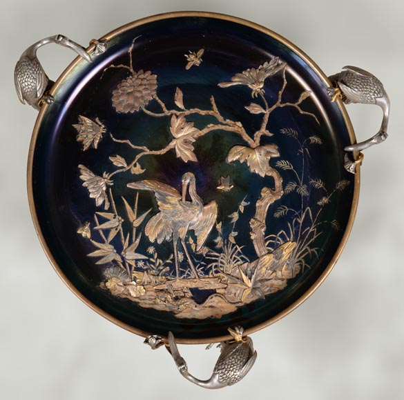 Maison GIROUX et Ferdinand DUVINAGE - Exceptionnelle et rare coupe aux échassiers en verre irisé et décor de galvanoplastie, vers 1870-1880-0