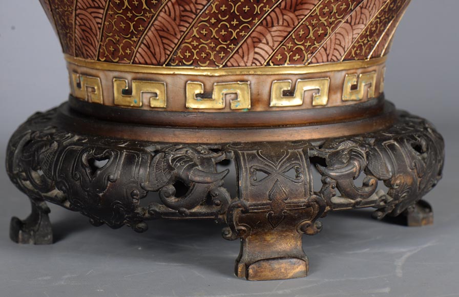 Fernand THESMAR, Grand vase chinoisant à monture en bronze au dragon-9
