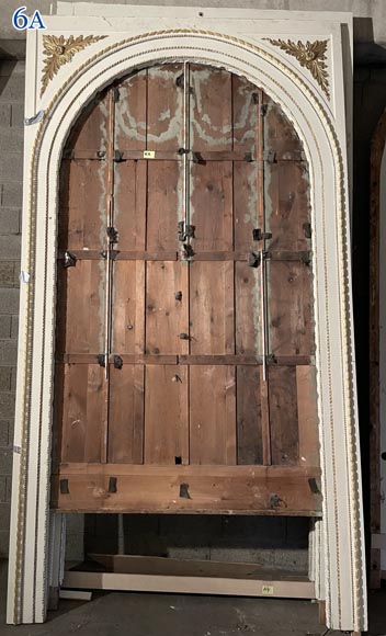 Boiseries en bois sculpté, redoré et peint en blanc-6