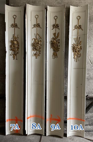 Boiseries en bois sculpté, redoré et peint en blanc-7