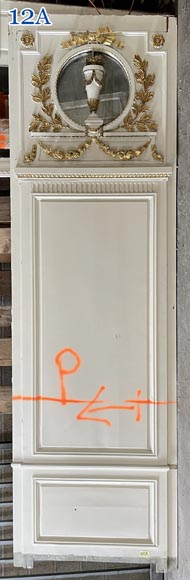 Boiseries en bois sculpté, redoré et peint en blanc-9