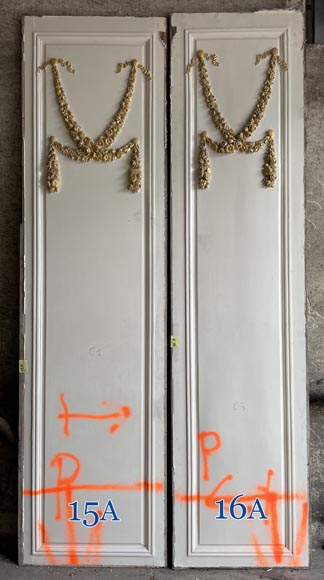 Boiseries en bois sculpté, redoré et peint en blanc-12