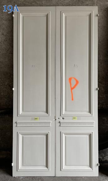 Boiseries en bois sculpté, redoré et peint en blanc-15