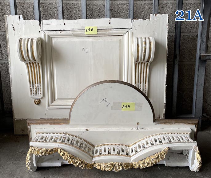 Boiseries en bois sculpté, redoré et peint en blanc-18