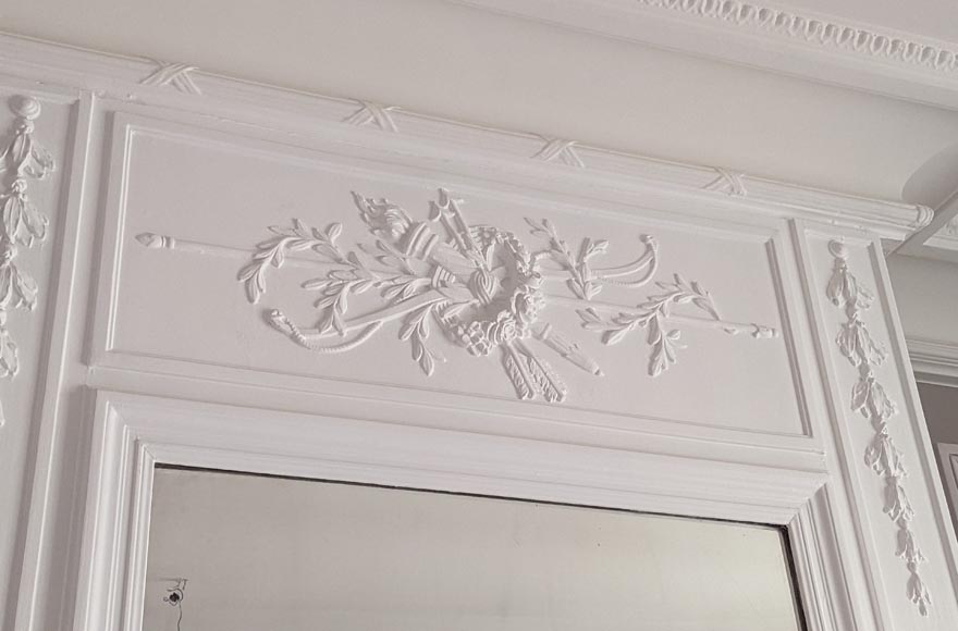 Trumeau de style Louis XVI aux attributs de l'Amour-2