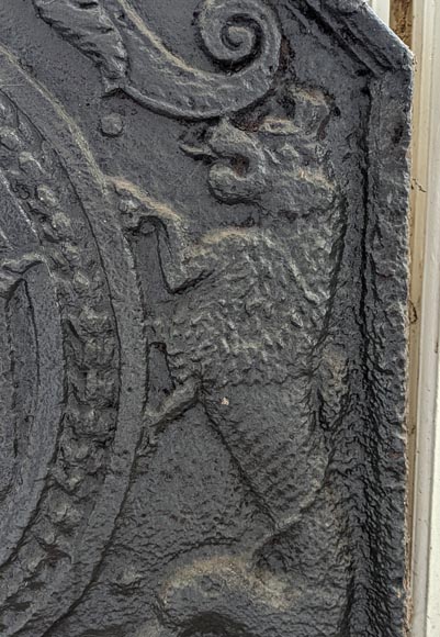 Grande plaque aux armes de France et de Navarre supportées par des lions, XVIIIe siècle-3