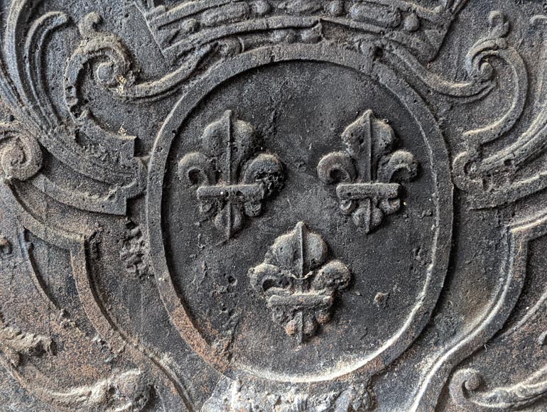 Grande plaque de cheminée en fonte aux armes de France-2