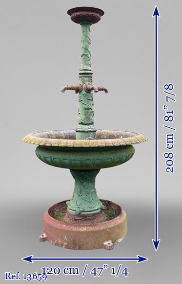 Fontaine de ville ancienne en fonte à décor de feuilles de chêne-5