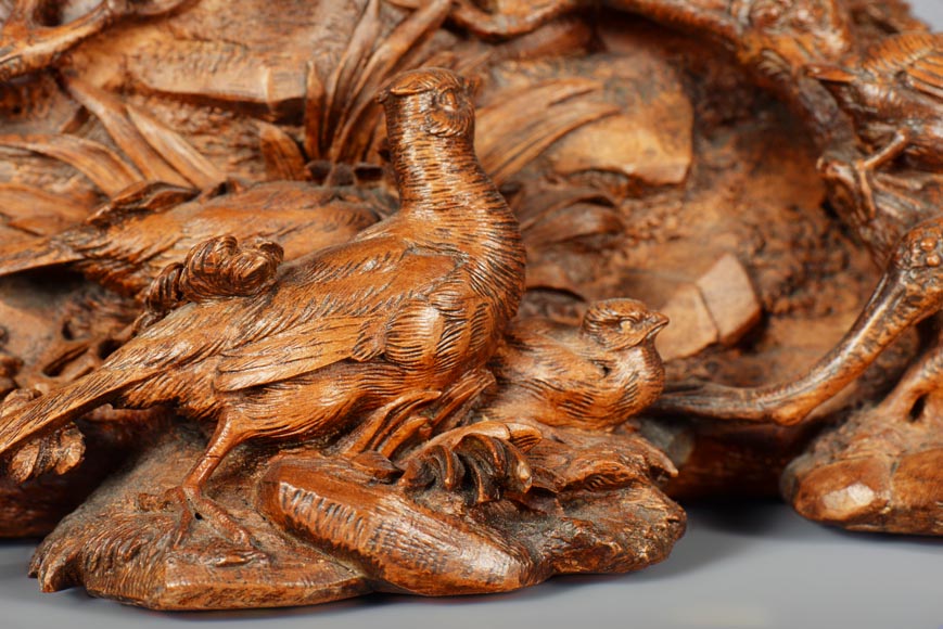 GUERET Frères - Superbe coffre en chêne richement sculpté à décor d'animaux forestiers-9