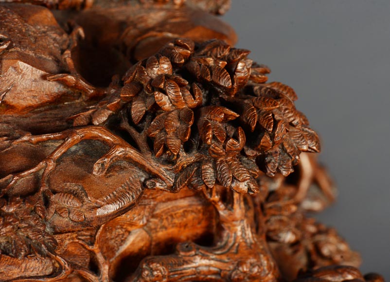 GUERET Frères - Superbe coffre en chêne richement sculpté à décor d'animaux forestiers-11