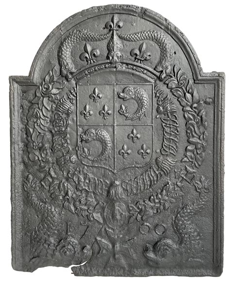 Plaque de cheminée aux armes du dauphin datée 1700-0