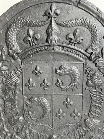 Plaque de cheminée aux armes du dauphin datée 1700-1