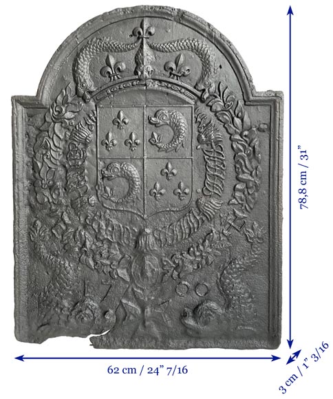 Plaque de cheminée aux armes du dauphin datée 1700-8