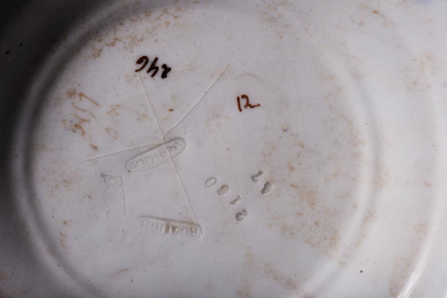 Vase en céramique à décor de fleur en relief, Manufacture Amphora Vase en céramique à décor de fleur en relief, Manufacture Amphora-6