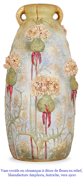 Vase en céramique à décor de fleur en relief, Manufacture Amphora Vase en céramique à décor de fleur en relief, Manufacture Amphora-8
